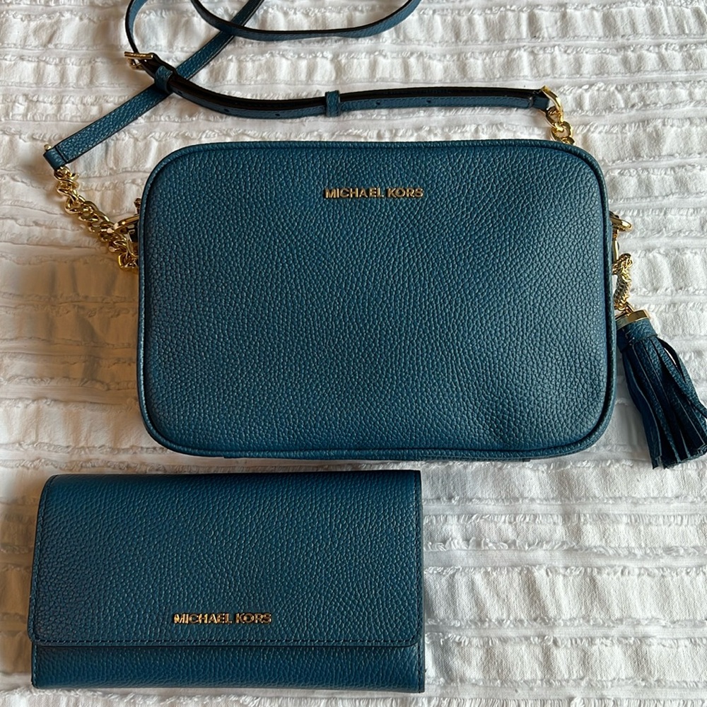 Michael Kors purse, keychain, and wallet set